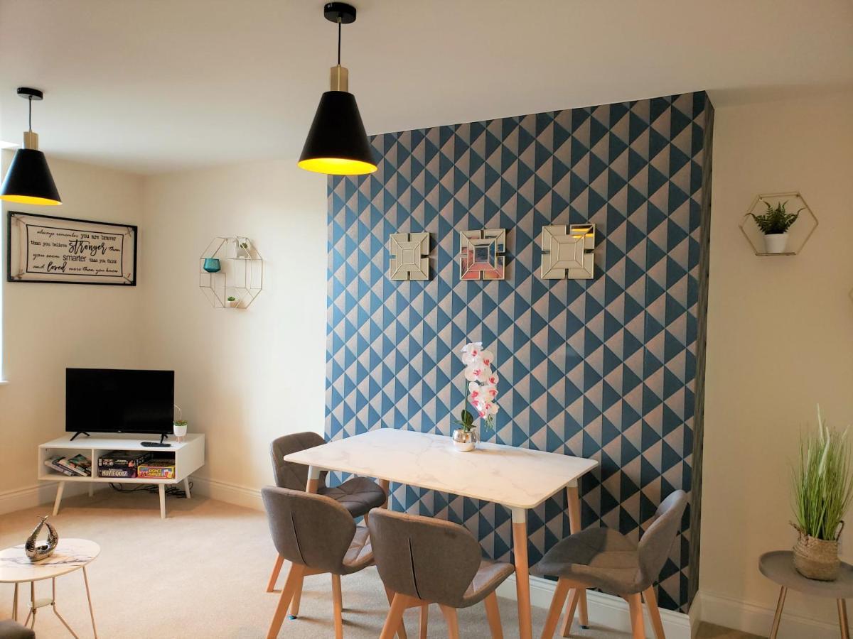 A Stylish Retreat - Super King Bed - Heart Of Town Centre - 5 Mins Stroll To Beach Борнмут Экстерьер фото
