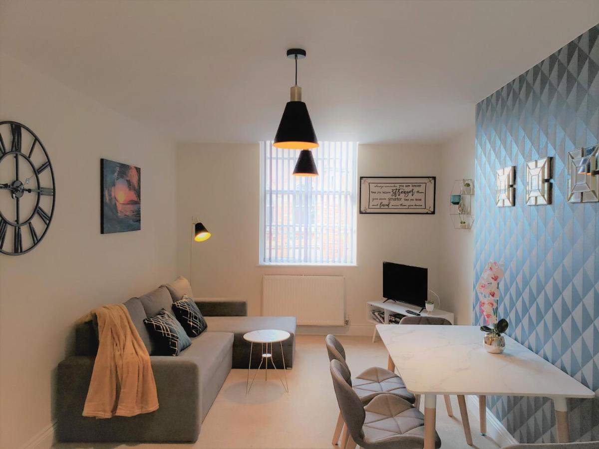 A Stylish Retreat - Super King Bed - Heart Of Town Centre - 5 Mins Stroll To Beach Борнмут Экстерьер фото