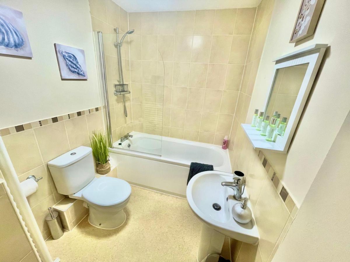 A Stylish Retreat - Super King Bed - Heart Of Town Centre - 5 Mins Stroll To Beach Борнмут Экстерьер фото