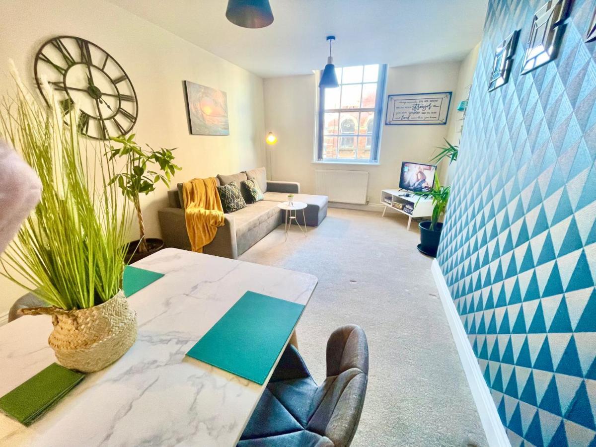 A Stylish Retreat - Super King Bed - Heart Of Town Centre - 5 Mins Stroll To Beach Борнмут Экстерьер фото