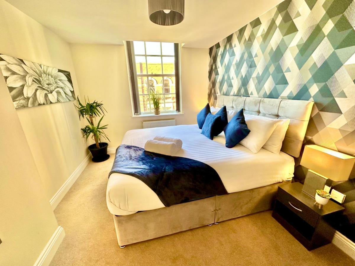 A Stylish Retreat - Super King Bed - Heart Of Town Centre - 5 Mins Stroll To Beach Борнмут Экстерьер фото